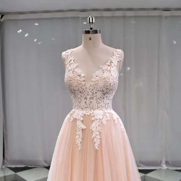 Élégant Champagne Transparentes Jardin / Extérieur Robe De Mariée 2019 Princesse V-Cou Sans Manches Appliques En Dentelle Train De Balayage Volants