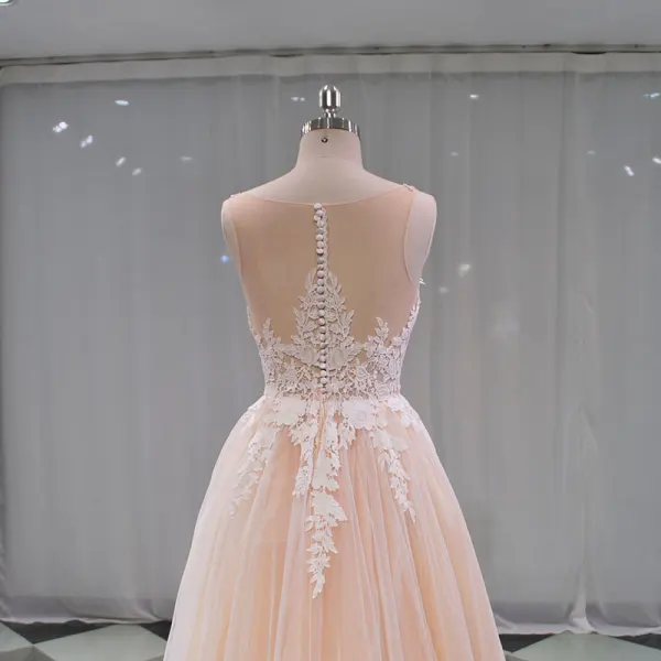 Élégant Champagne Transparentes Jardin / Extérieur Robe De Mariée 2019 Princesse V-Cou Sans Manches Appliques En Dentelle Train De Balayage Volants