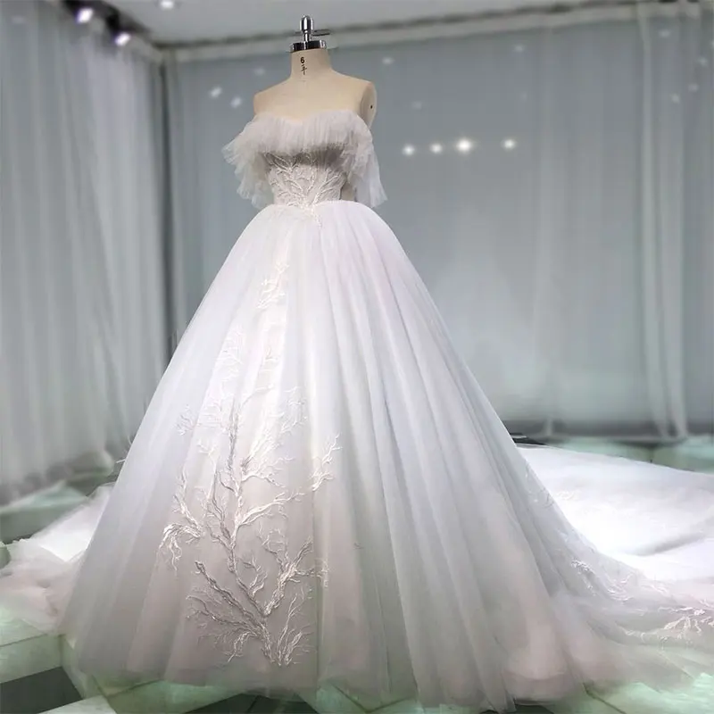 Beste Hvit Brudekjoler 2019 Prinsesse Kjæreste Uten Ermer Ryggløse Appliques Blonder Beading Cathedral Train Buste