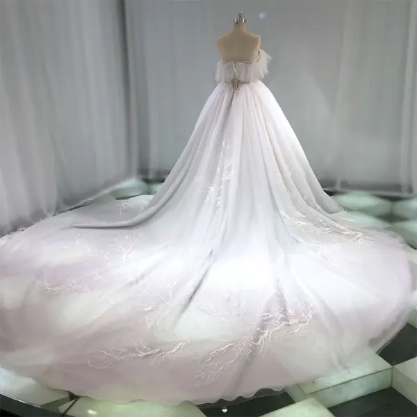 Beste Hvit Brudekjoler 2019 Prinsesse Kjæreste Uten Ermer Ryggløse Appliques Blonder Beading Cathedral Train Buste