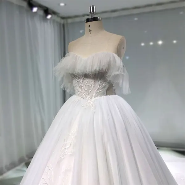 Beste Hvit Brudekjoler 2019 Prinsesse Kjæreste Uten Ermer Ryggløse Appliques Blonder Beading Cathedral Train Buste