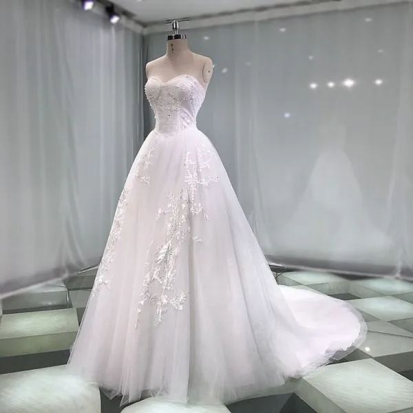 Fine Hvit Brudekjoler 2019 Prinsesse Kjæreste Uten Ermer Ryggløse Appliques Blonder Perle Beading Chapel Train