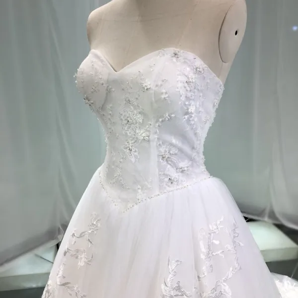 Fine Hvit Brudekjoler 2019 Prinsesse Kjæreste Uten Ermer Ryggløse Appliques Blonder Perle Beading Chapel Train