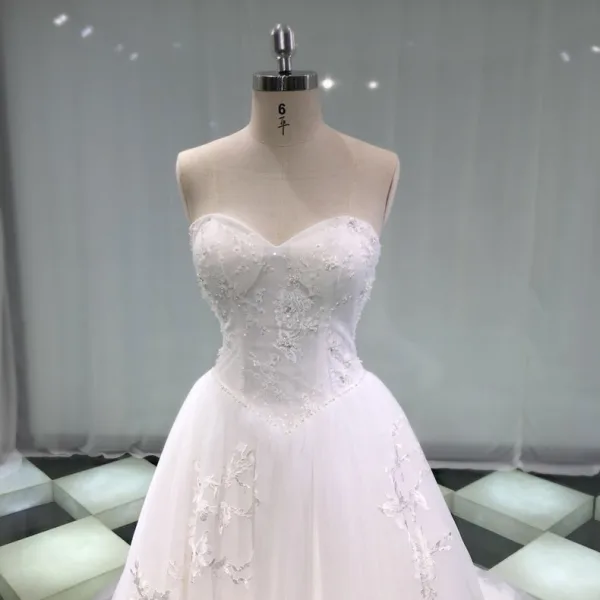 Fine Hvit Brudekjoler 2019 Prinsesse Kjæreste Uten Ermer Ryggløse Appliques Blonder Perle Beading Chapel Train