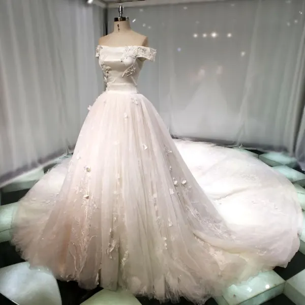 Meilleur Champagne Robe De Mariée 2019 Princesse De l'épaule Manches Courtes Dos Nu Appliques En Dentelle Perle Paillettes Perlage Cathedral Train