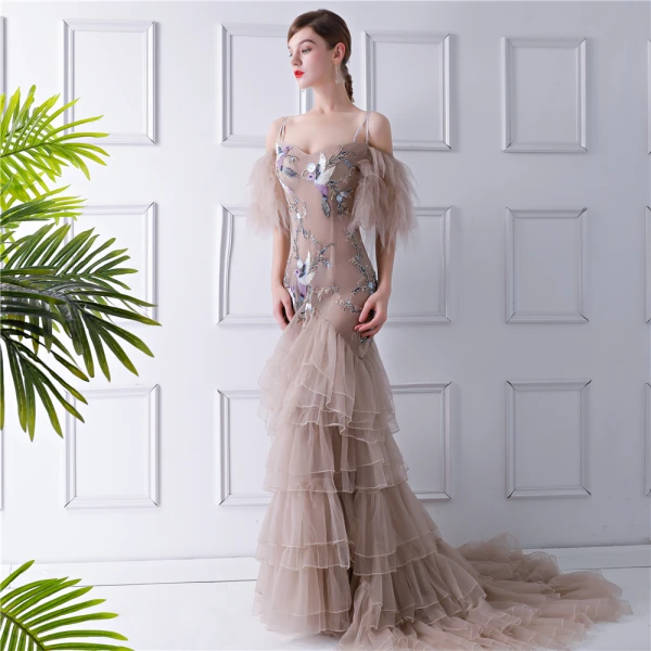 Glamour Tan Robe De Soirée 2019 Trompette / Sirène Bretelles Spaghetti Gonflée Manches Courtes Perlage Brodé Tribunal Train Volants en Cascade Dos Nu Robe De Ceremonie