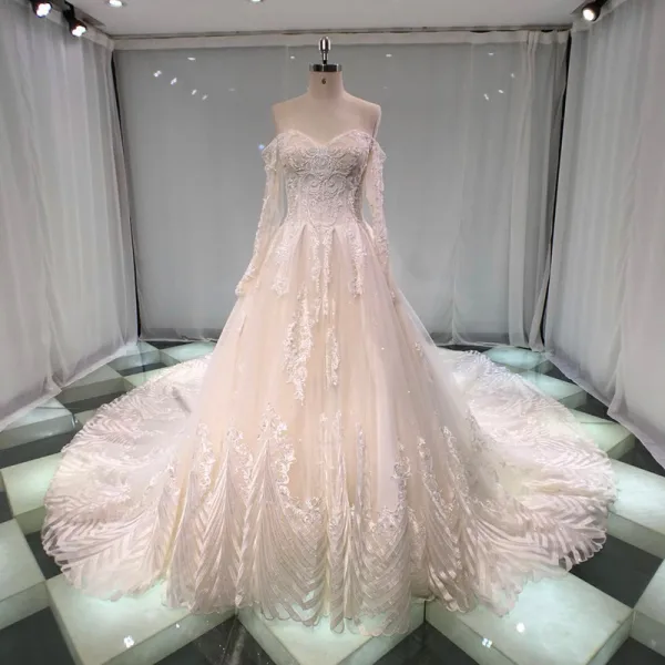 Beste Champagne Brudekjoler 2019 Prinsesse Av Skulderen Kjæreste Langermede Ryggløse Appliques Blonder Krystall Beading Glitter Tyll Cathedral Train Buste