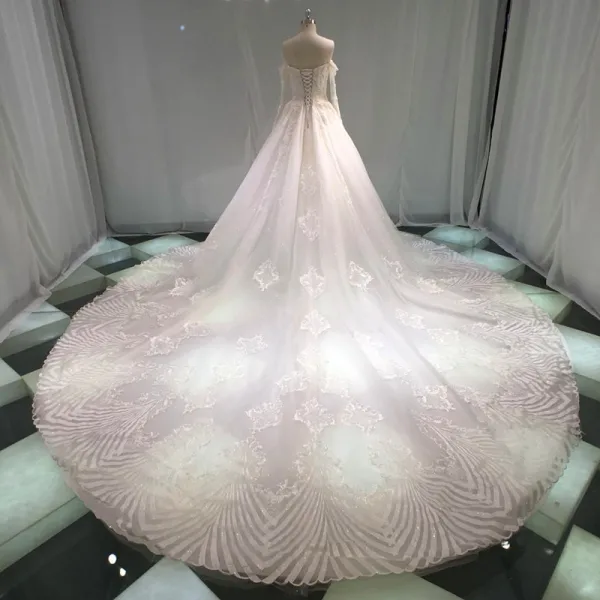 Beste Champagne Brudekjoler 2019 Prinsesse Av Skulderen Kjæreste Langermede Ryggløse Appliques Blonder Krystall Beading Glitter Tyll Cathedral Train Buste