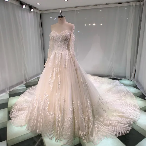 Beste Champagne Brudekjoler 2019 Prinsesse Av Skulderen Kjæreste Langermede Ryggløse Appliques Blonder Krystall Beading Glitter Tyll Cathedral Train Buste
