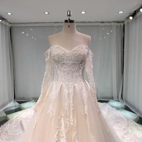 Beste Champagne Brudekjoler 2019 Prinsesse Av Skulderen Kjæreste Langermede Ryggløse Appliques Blonder Krystall Beading Glitter Tyll Cathedral Train Buste