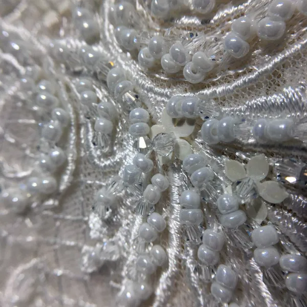 Beste Champagne Brudekjoler 2019 Prinsesse Av Skulderen Kjæreste Langermede Ryggløse Appliques Blonder Krystall Beading Glitter Tyll Cathedral Train Buste