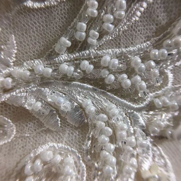 Beste Champagne Brudekjoler 2019 Prinsesse Av Skulderen Kjæreste Langermede Ryggløse Appliques Blonder Krystall Beading Glitter Tyll Cathedral Train Buste