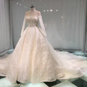 Luxe Champagne Doorzichtige Trouwjurken 2019 Prinses Ronde Hals Lange Mouwen Ruglooze Appliques Kant Parel Kralen Glans Tule Cathedral Train Ruche