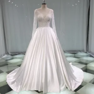Illusion Elfenben Satin Bröllopsklänningar 2019 Prinsessa Djup V Hals Långärmad Halterneck Pärla Beading Chapel Train Ruffle