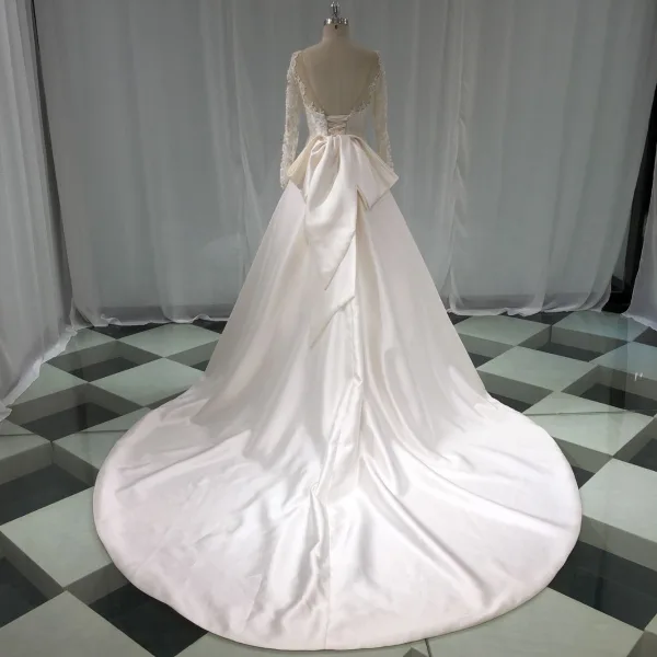 Élégant Ivoire Satin Transparentes Robe De Mariée 2019 Princesse Encolure Dégagée Percé Manches Longues Dos Nu Noeud Appliques En Dentelle Perlage Chapel Train Volants