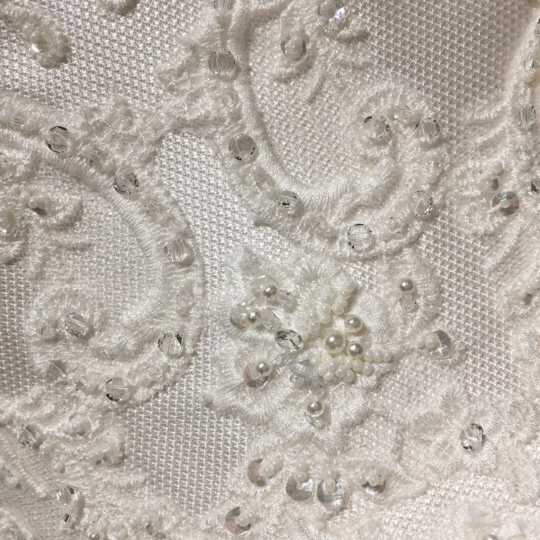 Élégant Ivoire Satin Transparentes Robe De Mariée 2019 Princesse Encolure Dégagée Percé Manches Longues Dos Nu Noeud Appliques En Dentelle Perlage Chapel Train Volants