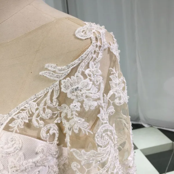 Élégant Ivoire Satin Transparentes Robe De Mariée 2019 Princesse Encolure Dégagée Percé Manches Longues Dos Nu Noeud Appliques En Dentelle Perlage Chapel Train Volants