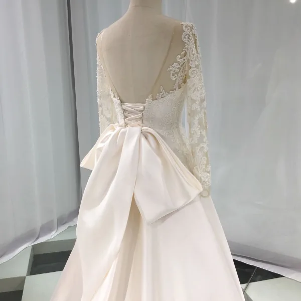 Élégant Ivoire Satin Transparentes Robe De Mariée 2019 Princesse Encolure Dégagée Percé Manches Longues Dos Nu Noeud Appliques En Dentelle Perlage Chapel Train Volants