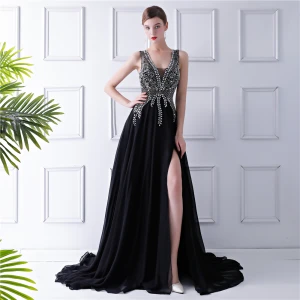Moderne Mode Noire Chiffon Transparentes Robe De Soirée 2019 Princesse V Cou Sans Manches Perlage Faux Diamant Fendue Devant Tribunal Train Volants Robe De Ceremonie