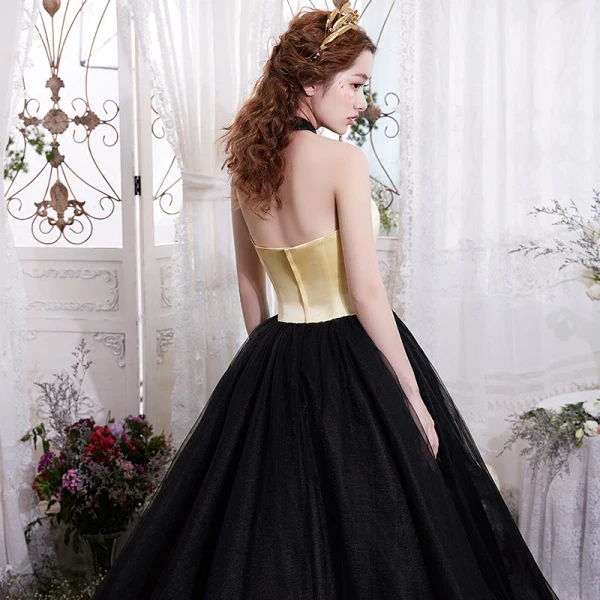 Amazing Unique Black Gold Prom Dresses 2017 Ball Gown Halter Sleeveless Floor-Length
