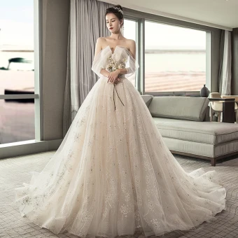 Chic Champagne Robe De Mariée 2019 Princesse De L 039 Épaule Manches Courtes Dos Nu Appliques En Dentelle Paillettes Tribunal Train Volants