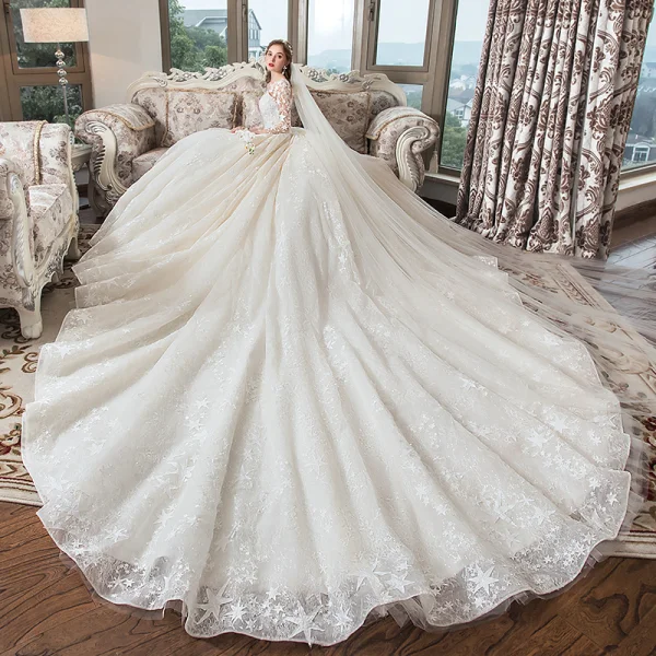 Romantisch Champagner Durchsichtige Brautkleider / Hochzeitskleider 2019 Ballkleid Eckiger Ausschnitt 3/4 Ärmel Rückenfreies Star Applikationen Spitze Kathedrale Schleppe Rüschen