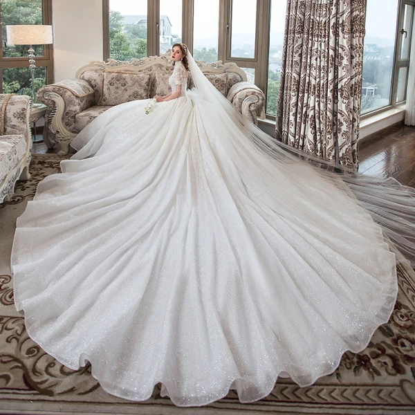 Luxe Ivoire Transparentes Robe De Mariée 2019 Robe Boule Col Haut Manches Courtes Dos Nu Perlage Gland Appliques En Dentelle Glitter Tulle Cathedral Train Volants
