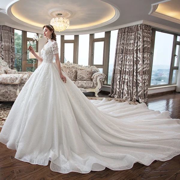Luxe Ivoire Transparentes Robe De Mariée 2019 Robe Boule Col Haut Manches Courtes Dos Nu Perlage Gland Appliques En Dentelle Glitter Tulle Cathedral Train Volants