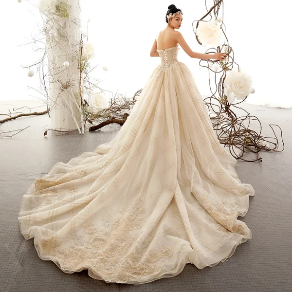 Luksus Champagne Brudekjoler 2019 Ballkjole Kjæreste Uten Ermer Ryggløse Appliques Blonder Beading Glitter Tyll Chapel Train Buste