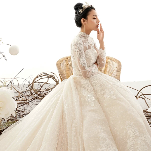 Vintage / Originale Champagne Transparentes Robe De Mariée 2019 Princesse Col Haut Manches Longues Forme de coeur Dos Nu Appliques En Dentelle Perlage Cathedral Train Volants