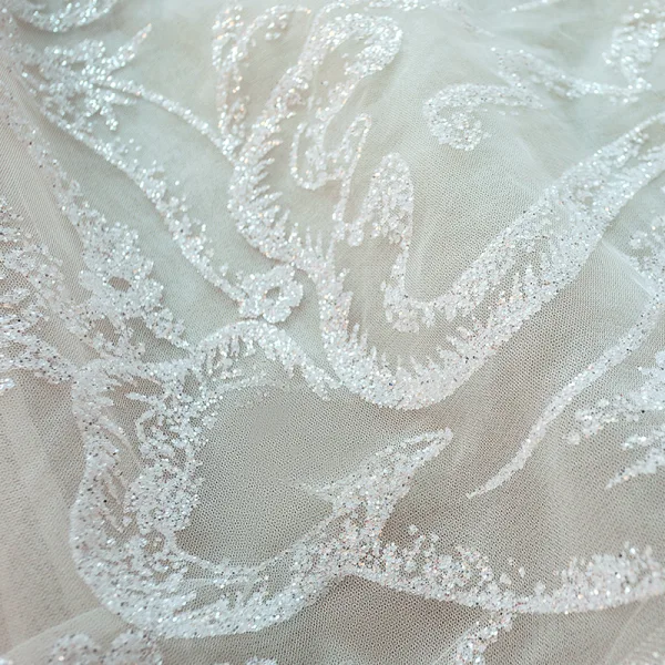 Elegante Ivory / Creme Durchsichtige Brautkleider / Hochzeitskleider 2019 A Linie Rundhalsausschnitt Lange Ärmel Rückenfreies Perlenstickerei Glanz Tülle Kapelle-Schleppe Rüschen