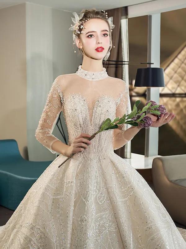 Luxus / Herrlich Champagner Durchsichtige Brautkleider / Hochzeitskleider 2019 Ballkleid Stehkragen 3/4 Ärmel Rückenfreies Pailletten Perlenstickerei Kathedrale Schleppe Rüschen