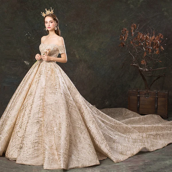 Scintillantes Champagne Robe De Mariée 2019 Robe Boule De l'épaule Manches Courtes Dos Nu Glitter Tulle Cathedral Train Volants