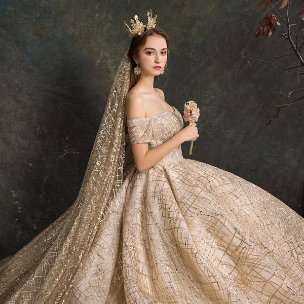 Scintillantes Champagne Robe De Mariée 2019 Robe Boule De l'épaule Manches Courtes Dos Nu Glitter Tulle Cathedral Train Volants