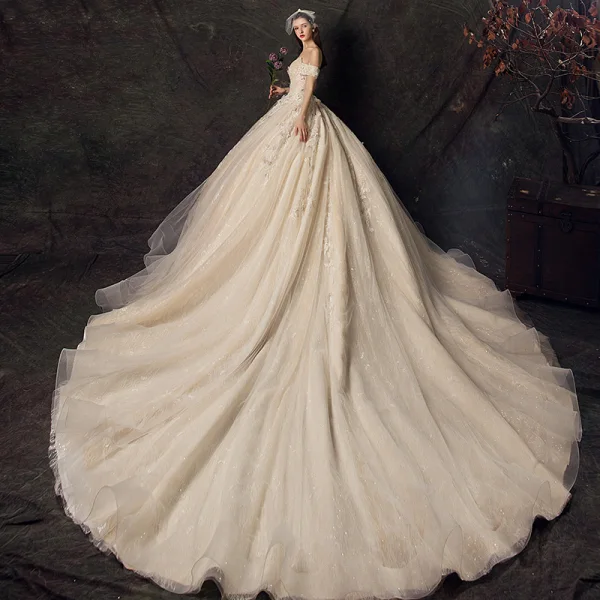Vintage / Originale Champagne Robe De Mariée 2019 Princesse De l'épaule Manches Courtes Dos Nu Appliques En Dentelle Glitter Tulle Chapel Train Volants
