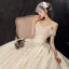 Vintage / Originale Champagne Robe De Mariée 2019 Princesse De l'épaule Manches Courtes Dos Nu Appliques En Dentelle Glitter Tulle Chapel Train Volants