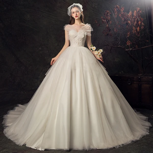 Abordable Ivoire Transparentes Robe De Mariée 2019 Robe Boule Encolure Carrée Manches Courtes Dos Nu Appliques En Dentelle Chapel Train Volants