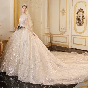 Scintillantes Champagne Transparentes Robe De Mariée 2019 Robe Boule Encolure Dégagée Manches Longues Dos Nu Glitter Paillettes Cathedral Train Volants