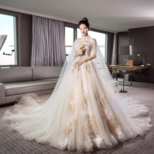 Elegantes Champán Vestidos De Novia Con Chal 2019 A Line Princess Spaghetti Straps Sin Mangas Sin Espalda Apliques Con Encaje Perla Rebordear Cathedral Train Ruffle