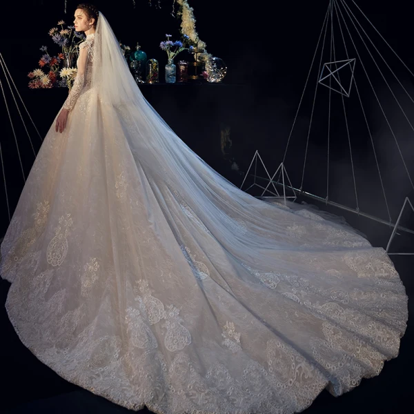 Luxus / Herrlich Chinesischer Stil Ivory / Creme Durchsichtige Brautkleider / Hochzeitskleider 2019 Ballkleid Stehkragen Lange Ärmel Rückenfreies Handgefertigt Perlenstickerei Kapelle-Schleppe Rüschen