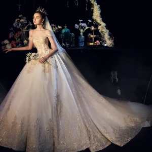 Luxe Champagne Robe De Mariée 2019 Princesse De L 039 Épaule Manches Courtes Dos Nu Appliques En Dentelle Perlage Glitter Tulle Cathedral Train