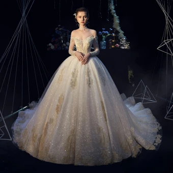 Elegante Champagne Trouwjurken 2019 Baljurk Uit De Schouder Lange Mouwen Ruglooze Glans Tule Appliques Kant Kralen Cathedral Train Ruche
