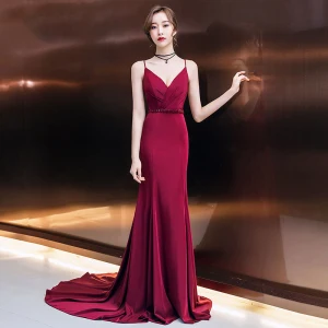 Sexy Bordeaux Robe De Soirée 2019 Trompette Sirène Bretelles Spaghetti Sans Manches Perlage Ceinture Tribunal Train Volants Dos Nu Robe De Ceremonie