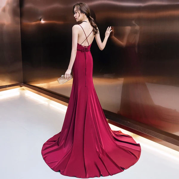 Sexy Bordeaux Robe De Soirée 2019 Trompette / Sirène Bretelles Spaghetti Sans Manches Perlage Ceinture Tribunal Train Volants Dos Nu Robe De Ceremonie