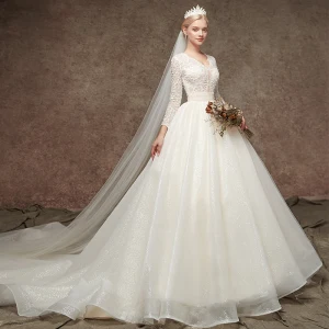 Élégant Champagne Percé Perlage Robe De Mariée 2019 Princesse V Cou Manches Longues Glitter Tulle Chapel Train Volants
