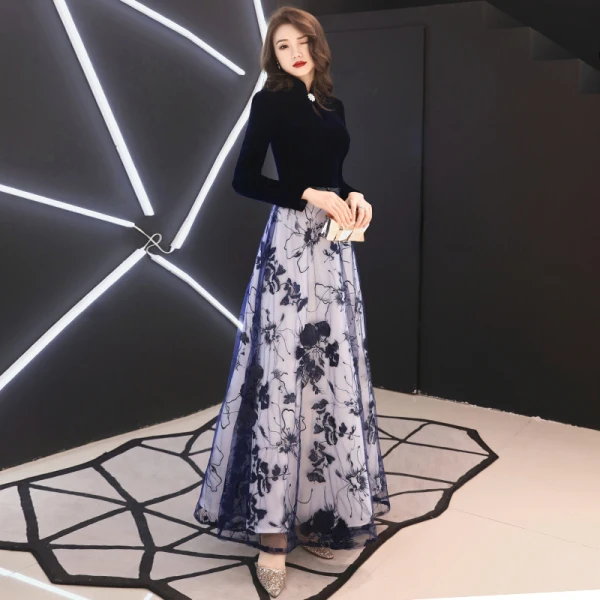 Abordable Style Chinois Bleu Marine Daim Robe De Soirée 2019 Princesse Col Haut Manches Longues Ceinture Appliques En Dentelle Longue Volants Robe De Ceremonie