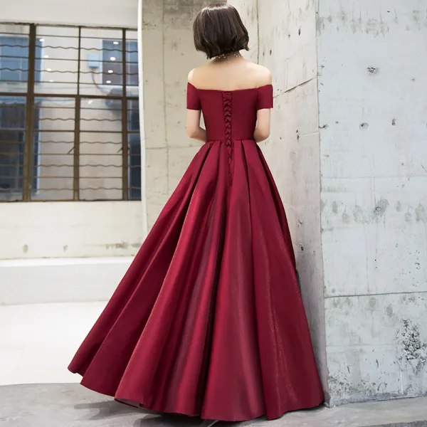 Chic / Beautiful Burgundy Evening Dresses 2019 A-Line / Princess Off-The-Shoulder Short Sleeve Beading Floor-Length / Long Ruffle Backless Formal Dresses