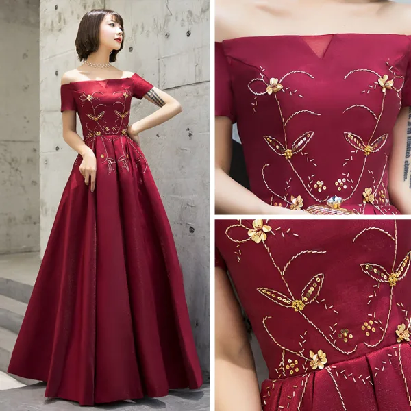 Chic / Beautiful Burgundy Evening Dresses 2019 A-Line / Princess Off-The-Shoulder Short Sleeve Beading Floor-Length / Long Ruffle Backless Formal Dresses