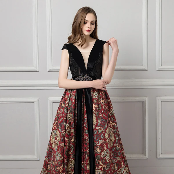 Sexy Noire Robe De Soirée 2019 Princesse V-Cou Sans Manches Perlage Faux Diamant Ceinture Impression Fleur Tribunal Train Volants Dos Nu Robe De Ceremonie