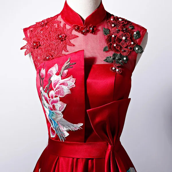 Style Chinois Rouge Satin Transparentes Robe De Soirée 2019 Princesse Col Haut Sans Manches Noeud Ceinture Brodé Fleur Perle Faux Diamant Longue Volants Dos Nu Robe De Ceremonie